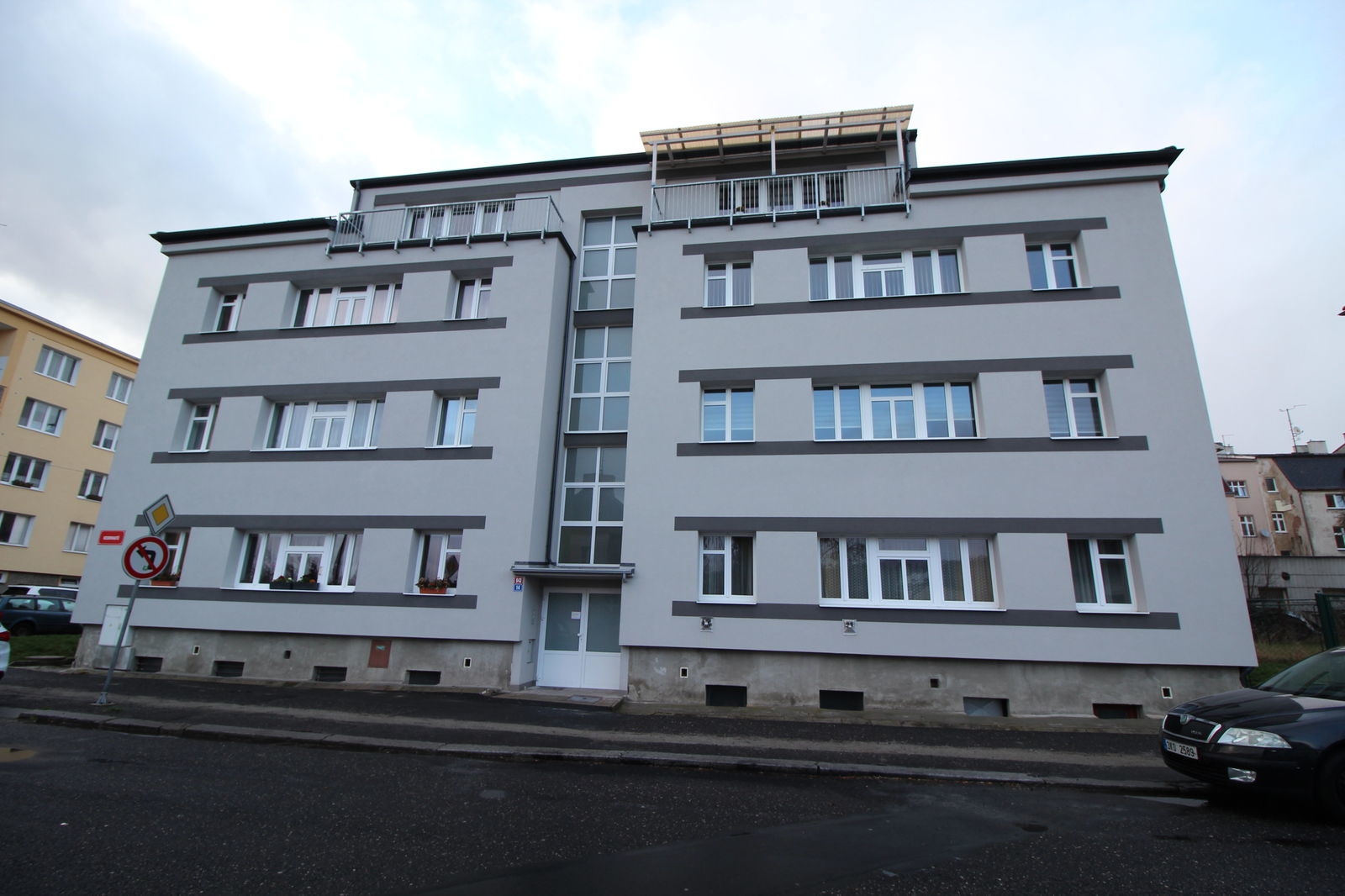 Prodej bytu 4+1, OV, cihla, 3. patro, ulice Kosmonautů, Karlovy Vary – Rybáře