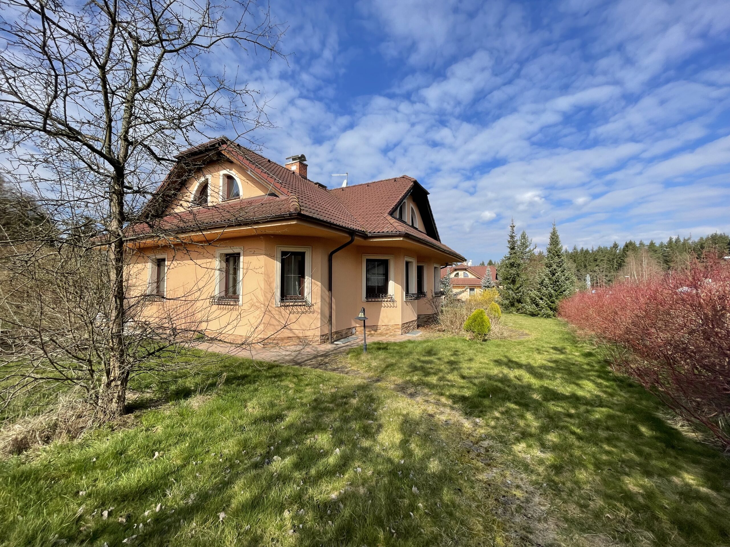 Prodej rodinný dům 6+1, zahrada, parkování, klidná lokalita, Karlovy Vary – Mezirolí