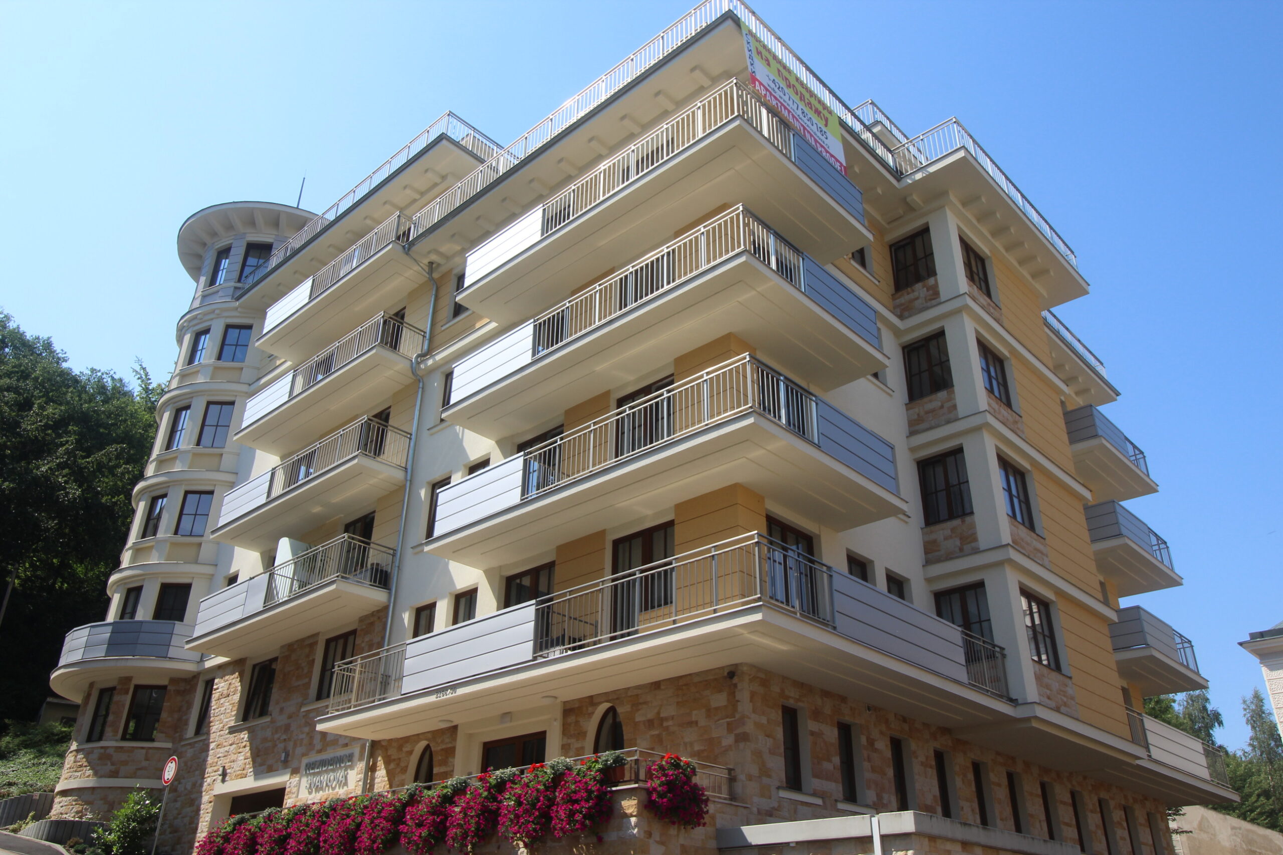 Pronájem bytu 2+kk, terasa, centrum, ulice Svahová, Karlovy Vary